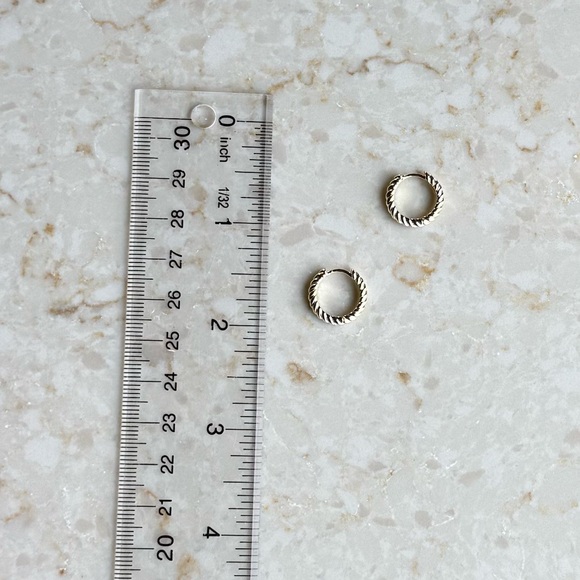 NWOT Goop Cable Huggie Earrings - Picture 6 of 6